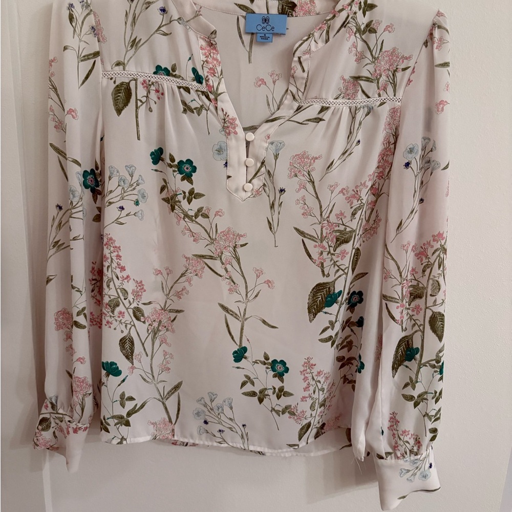 C&C California Cream Floral Fitted Blouse with Flutter Sleeves
